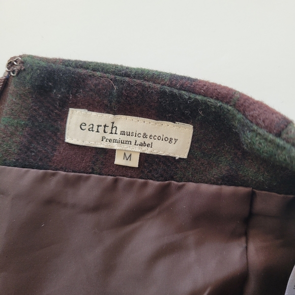 Festive Green & Brown Plaid Mini Skirt w/Big Side Pockets - Picture 9 of 10